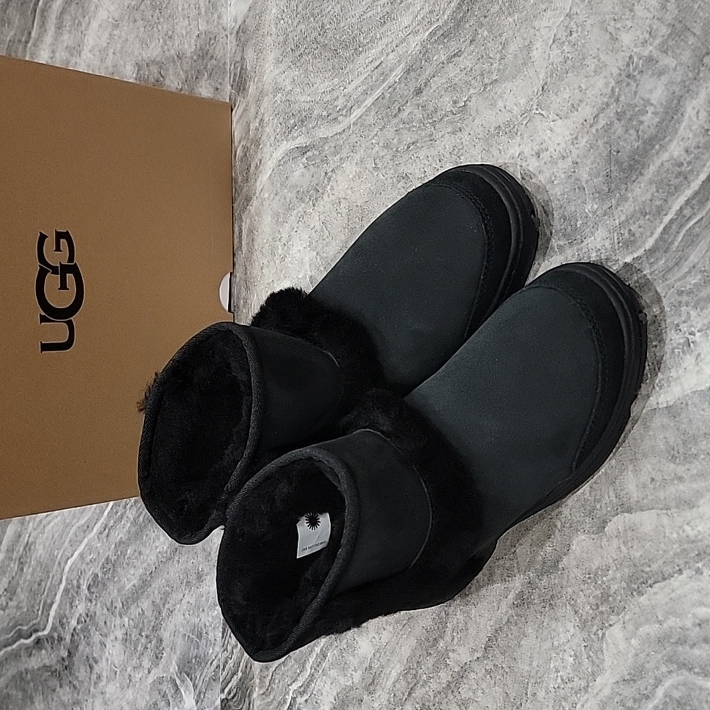 NIB (New In Box) Women's UGG Mini Boots